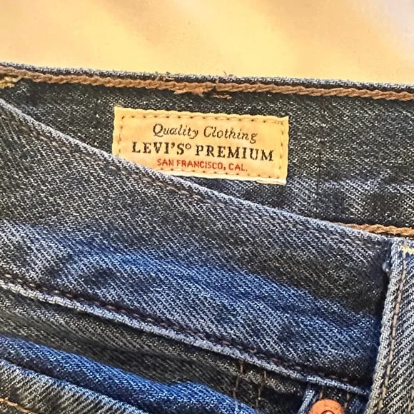 Levi's Ribcage Wide Leg High Rise Jeans - Picture 3 of 9